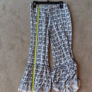 NWOT Chelsea & Violet Elephant Pants Size M